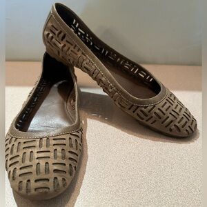 Timberland Laser Cut brown leather flats cut out Maliki women’s sz 10